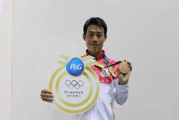 日本男子テニスで96年ぶりのメダル獲得　　錦織圭選手が、試合終了後、支えてくれたお母様への思いを語る！