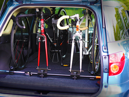 車内も室内も整理する、自転車用オーガナイザー。２台固定できるインカーサイクルペアキャリア発売。
