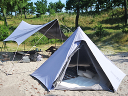 遮光コーティングで日差しと熱をカット。楽に運搬・設営できる、夏キャンプ向けワンポールテント発売。