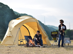 秋冬キャンプに最適な素材と設計で快適！焚き火が似合うドームタープ兼テント「ファイヤーベース」発売。