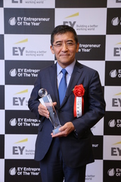 エアウィーヴ 会長 高岡 本州が「EY アントレプレナー・オブ・ザ・イヤー 2016 ジャパン」日本代表に。