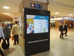 デジタルサイネージ周辺案内図「ハイレゾナビタ」を小田急電鉄新宿駅に設置！
