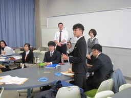 越日工業大学の学生と金沢工業大学の学生がペアでインターンシップ。企業で問題発見・解決に取り組む