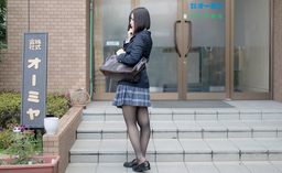 東大阪の製造業を助けてください! 「マチコウバｘ美少女レイヤー」カレンダーで若者の雇用を促進!