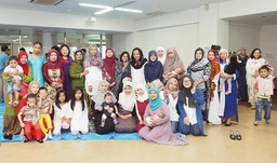 神田外語大学の学生食堂「食神」が、イスラム二大祭の一つ「イード」を祝う食事会を開催