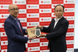 心臓マッサージ評価機器「しんのすけくん」を日本赤十字社に寄贈