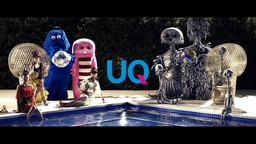 UQ 新CMが6月8日(木)より全国でOA開始-ピンクガチャとブルームクにそっくりな宇宙人が登場-